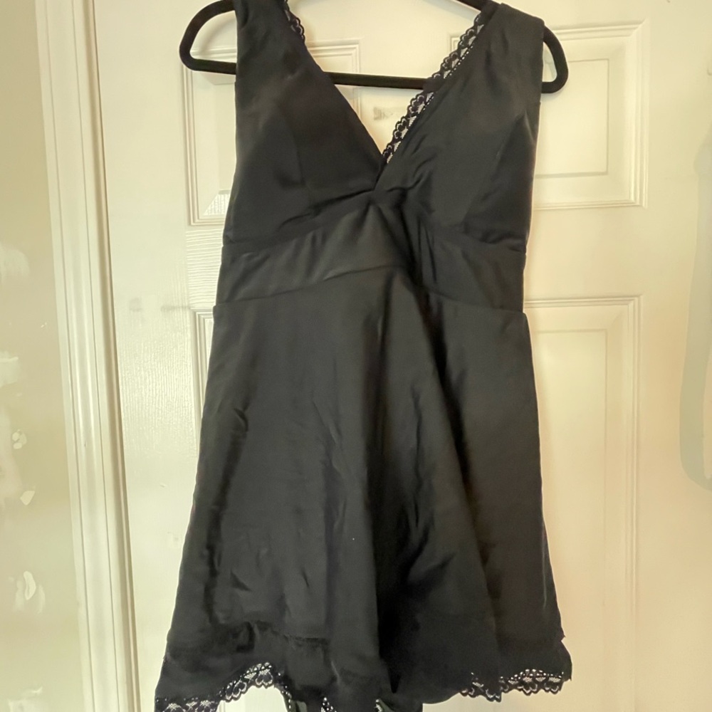 EUC Torrid Size 3 Black Lace Trim Swim Dress